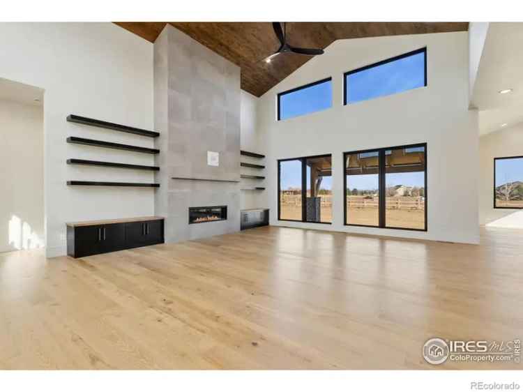 Single-family house For Sale in Windsor, Colorado