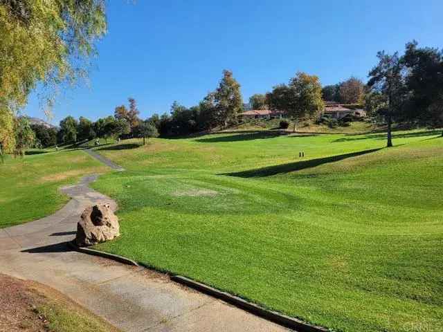 Single-family house For Sale in 2533, Holly Valley Drive, Vista, California