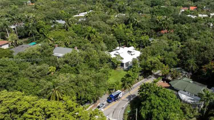 Single-family house For Sale in 1701, South Bayshore Drive, Miami, Florida