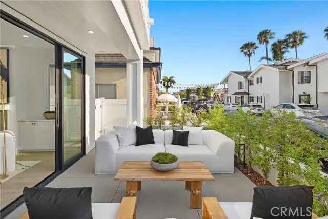 Single-family house For Sale in 208,208 1/2, Collins Avenue, Newport Beach, California