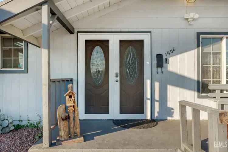 Single-family house For Sale in 1908, Julian Avenue, Bakersfield, California