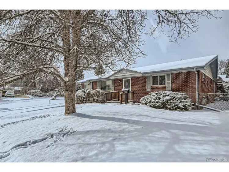 Single-family house For Sale in 7025, Newland Street, Arvada, Colorado