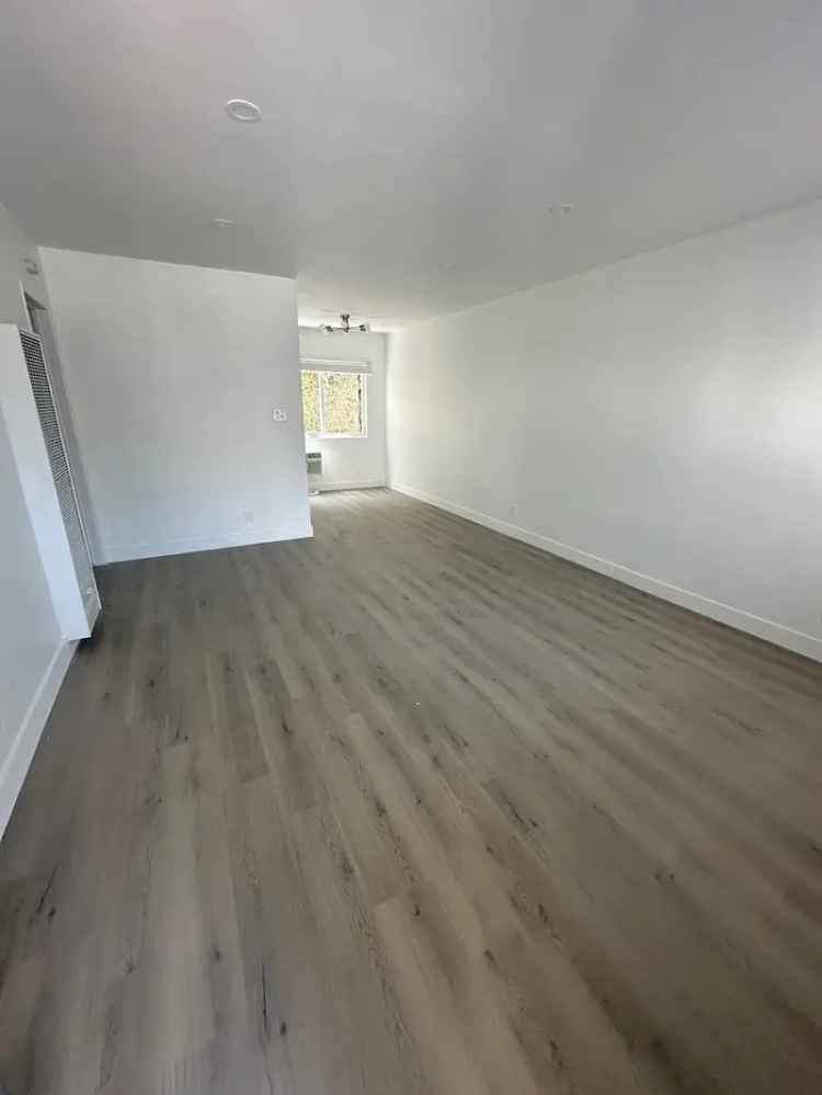 North Hollywood Apartment - Newly Remodeled Unit