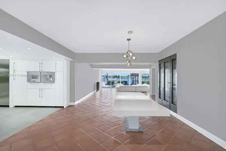 Single-family house For Sale in 1265, North Biscayne Point Road, Miami Beach, Florida