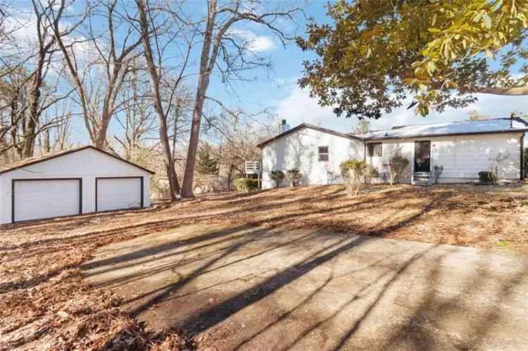 Single-family house For Sale in 1825, Niskey Lake Road Southwest, Atlanta, Georgia