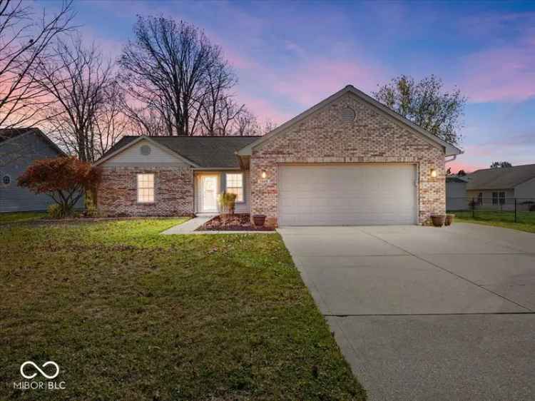 Single-family house For Sale in 7449, Kidwell Drive, Indianapolis, Indiana