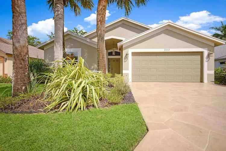 Single-family house For Sale in Greenacres, Florida