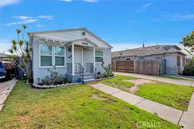 Single-family house For Sale in 6060, Lime Avenue, Long Beach, California