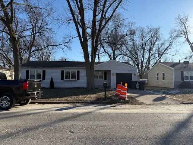 Single-family house For Sale in 1829, East Lincoln Street, Bloomington, Illinois