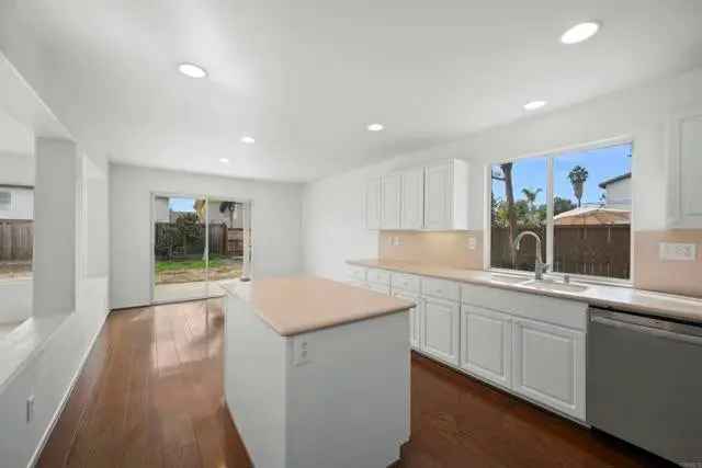 Single-family house For Sale in 2078, Chateau Court, Chula Vista, California