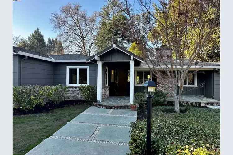 Single-family house For Sale in 200, Del Amigo Road, Danville, California