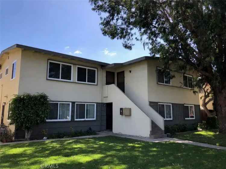 Multi-family house For Sale in 2914, Peppertree Lane, Costa Mesa, California