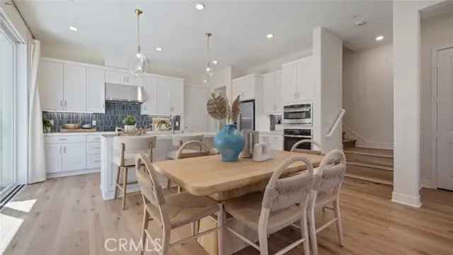 Single-family house For Sale in Irvine, California