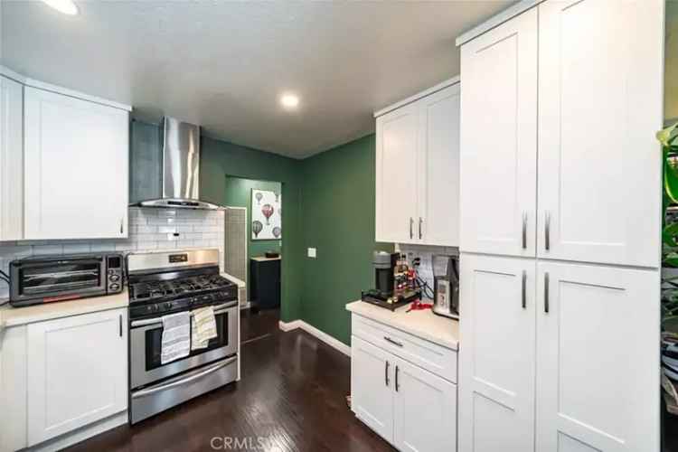 Single-family house For Sale in 236, East 52nd Street, Long Beach, California