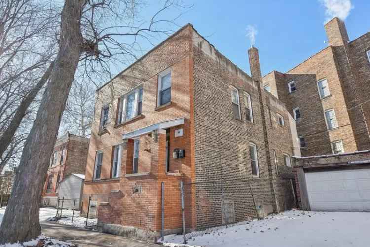 Multi-family house For Sale in 7210, South Perry Avenue, Chicago, Illinois