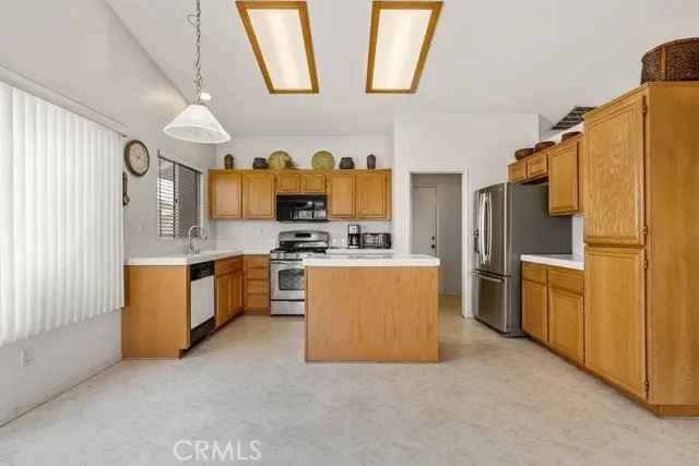 Single-family house For Sale in 13230, Claremont Avenue, Victorville, California