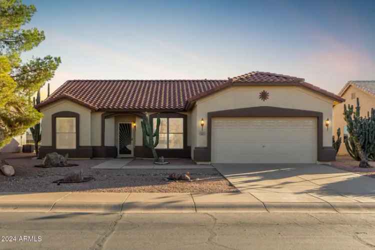 Single-family house For Sale in 1211, East Torrey Pines Lane, Chandler, Arizona