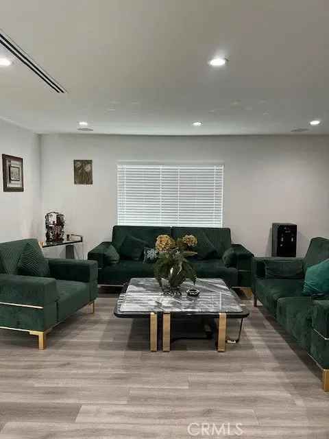 Single-family house For Sale in 2707, North Keystone Street, Burbank, California