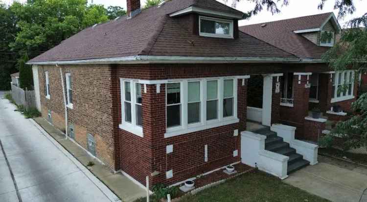 Single-family house For Sale in 7915, South Paxton Avenue, Chicago, Illinois