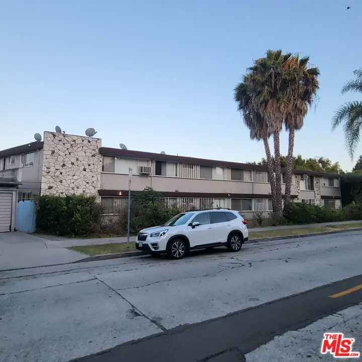 Multi-family house For Sale in 4085, West 7th Street, Los Angeles, California