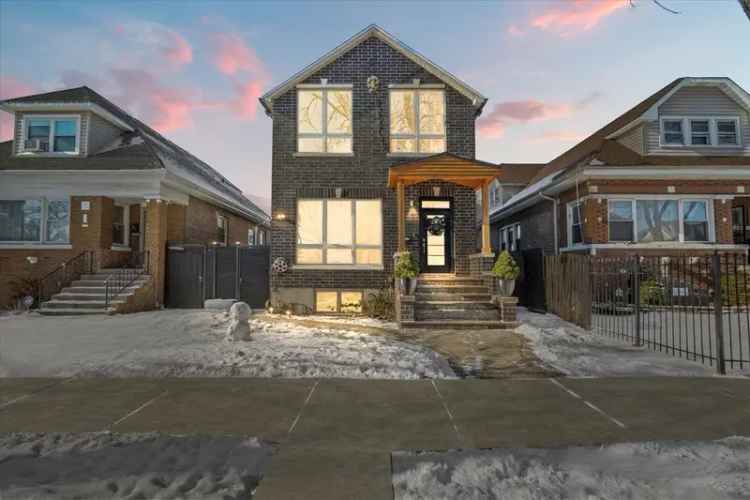 Single-family house For Sale in 2618, North Mason Avenue, Chicago, Illinois