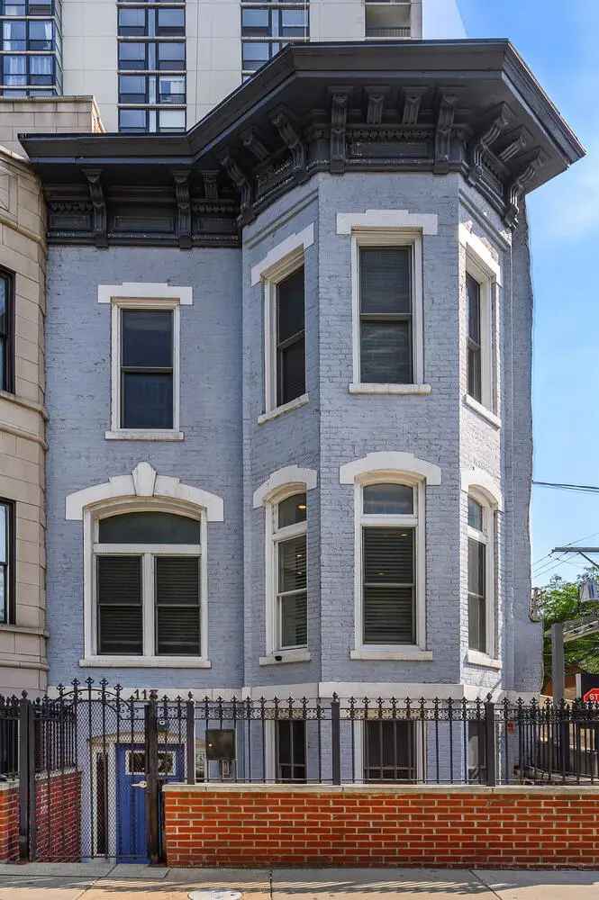 Single-family house For Sale in 113, West Elm Street, Chicago, Illinois