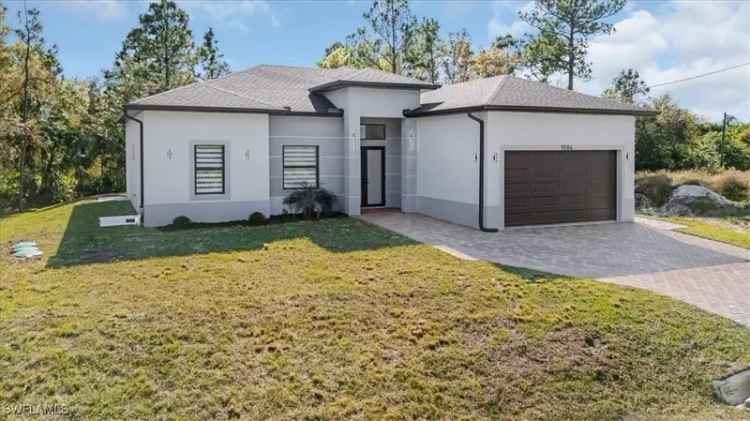 Single-family house For Sale in 1504, East 6th Street, Lehigh Acres, Florida