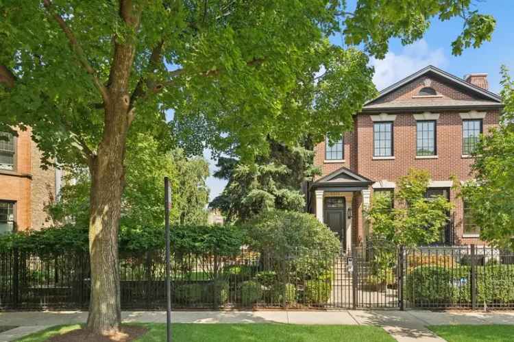 Single-family house For Sale in 3513, North Bosworth Avenue, Chicago, Illinois