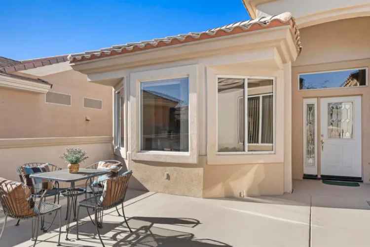 Single-family house For Sale in Desert Palms, California