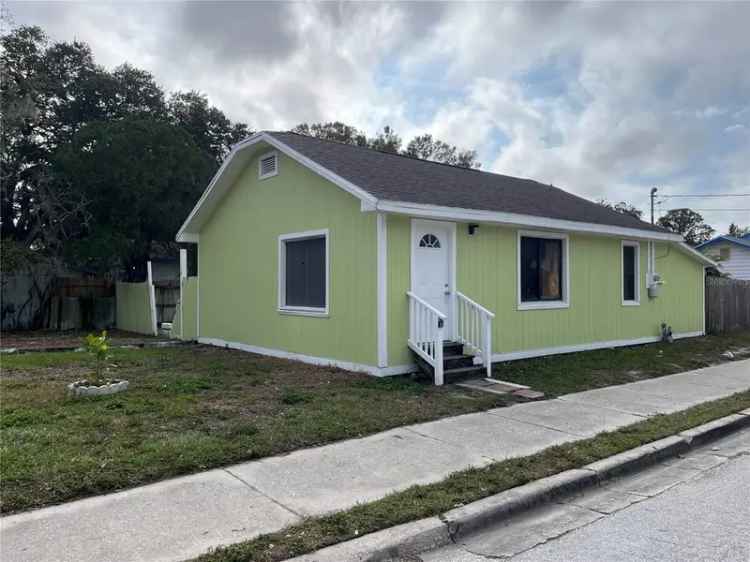 Single-family house For Sale in Clearwater, Florida