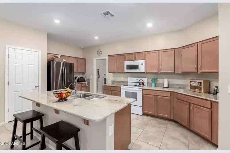 Single-family house For Sale in 27227, North 171st Drive, Surprise, Arizona