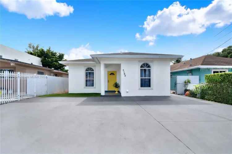 Single-family house For Sale in 3160, Northwest 58th Street, Hialeah, Florida