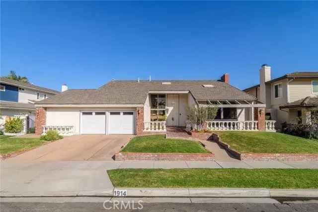 Single-family house For Sale in 1914, Suva Circle, Costa Mesa, California