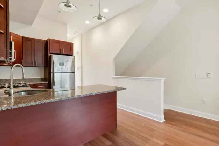 3 Bed 3 Bath Apartment for Rent - July 31, 2025