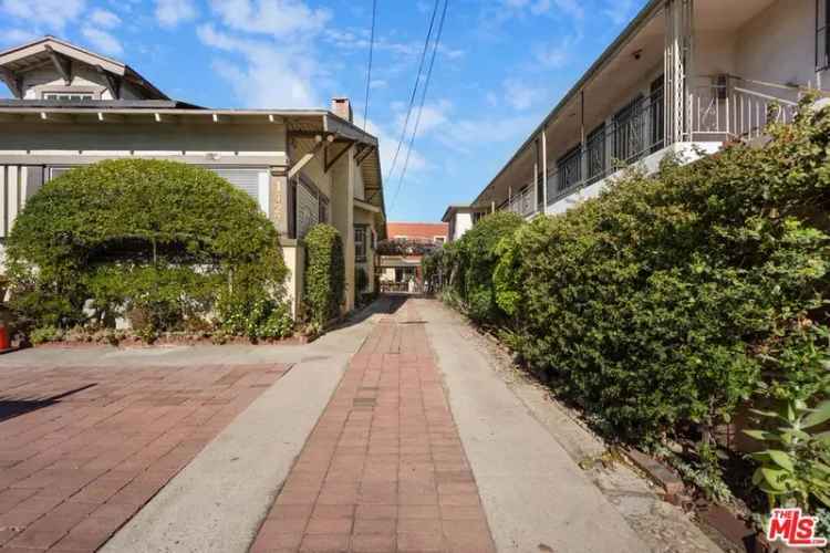 Single-family house For Sale in 1427, West 20th Street, Los Angeles, California