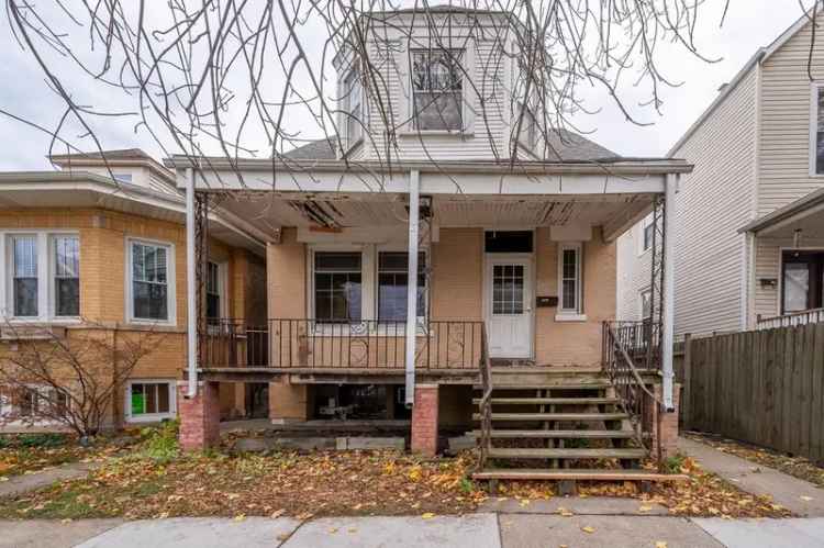 Single-family house For Sale in 4028, West Roscoe Street, Chicago, Illinois