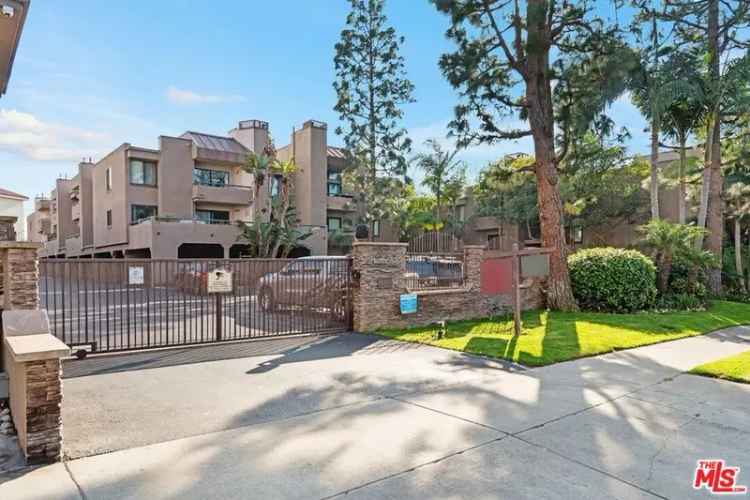 Condo For Sale in 8300, Manitoba Street, Los Angeles, California