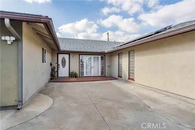 Single-family house For Sale in 1731, McCormack Lane, Placentia, California