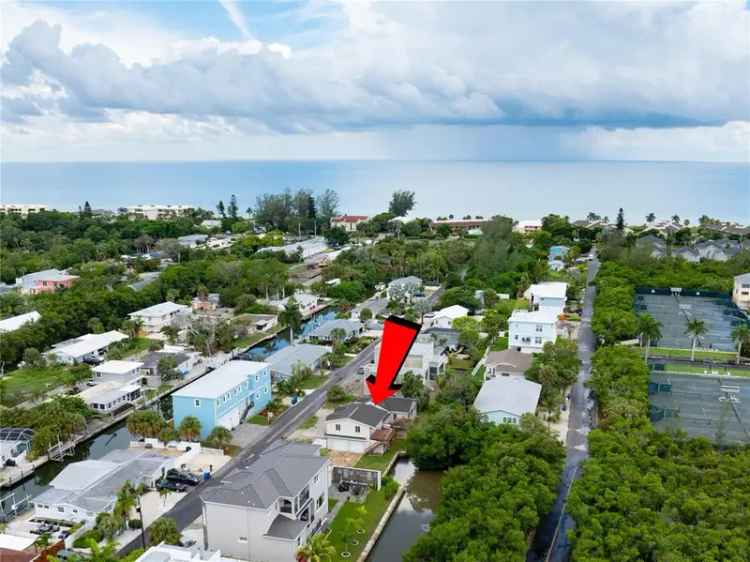 Single-family house For Sale in Longboat Key, Florida