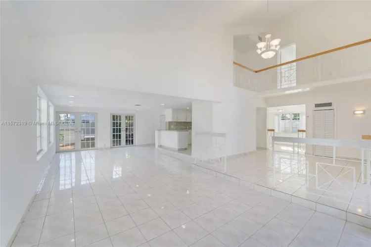 Single-family house For Sale in 277, Palm Avenue, Miami Beach, Florida