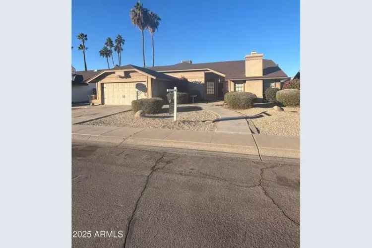 Single-family house For Sale in 1354, East Brentrup Drive, Tempe, Arizona