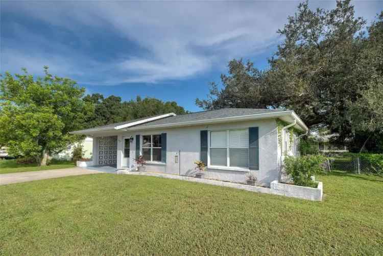 Single-family house For Sale in 879, East Seminole Drive, Venice Gardens, Florida