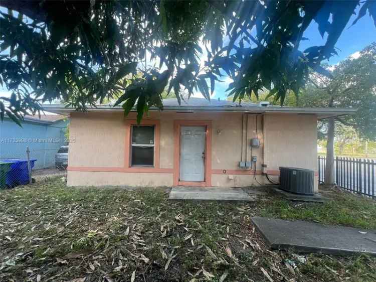 Single-family house For Sale in 1706, Northwest 69th Street, Miami, Florida