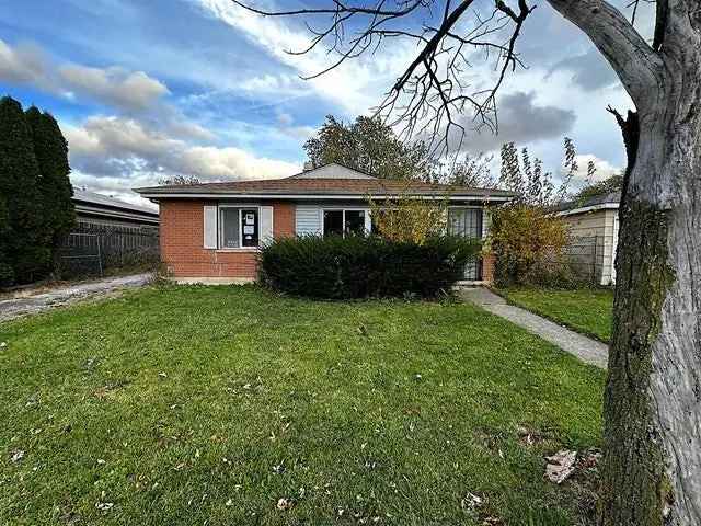 Single-family house For Sale in 1389, Woodview Avenue, Calumet City, Illinois