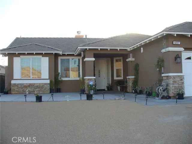 Single-family house For Sale in Adelanto, California