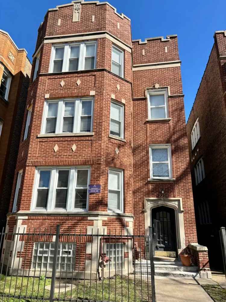 Multi-family house For Sale in 7721, South Phillips Avenue, Chicago, Illinois