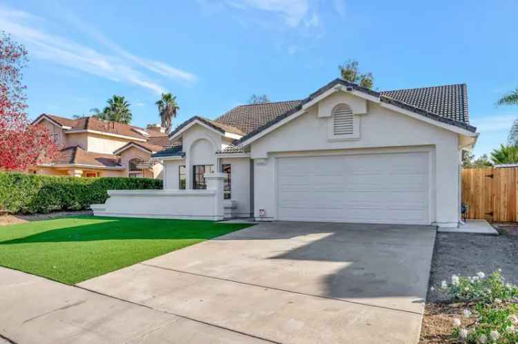 Single-family house For Sale in 365, Apollo Drive, Vista, California