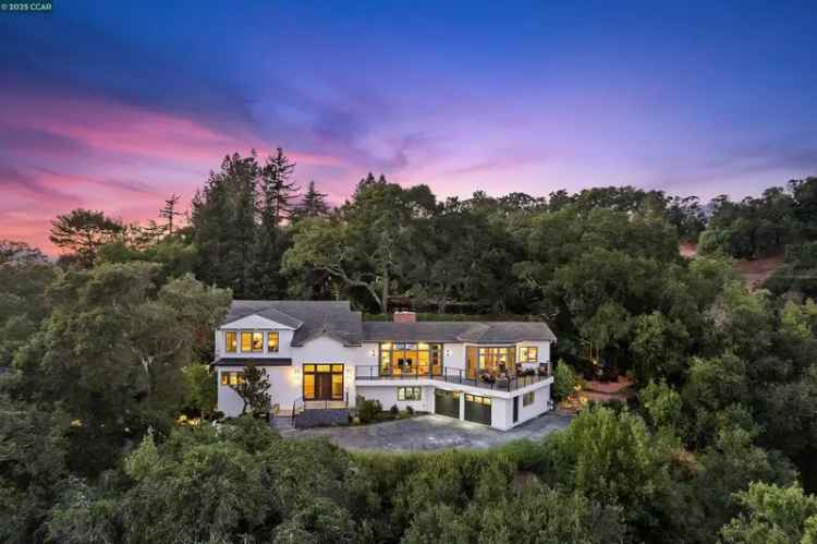 Single-family house For Sale in 24, La Campana Road, Orinda, California