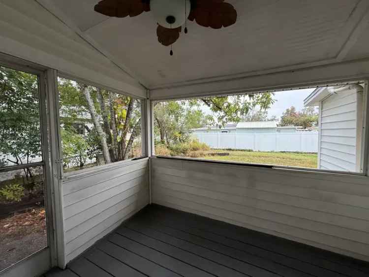 Charming 2-Bedroom Home Near South Tampa