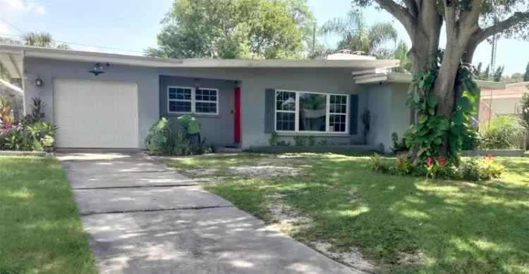 Single-family house For Sale in Clearwater, Florida